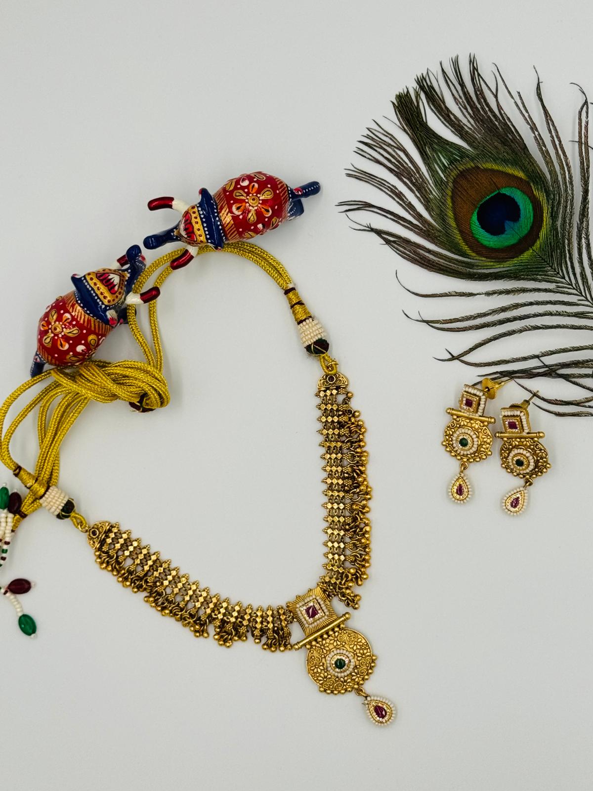 GOLD SHORT NECKLACE GSN12