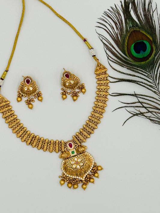 GOLD SHORT NECKLACE GSN1